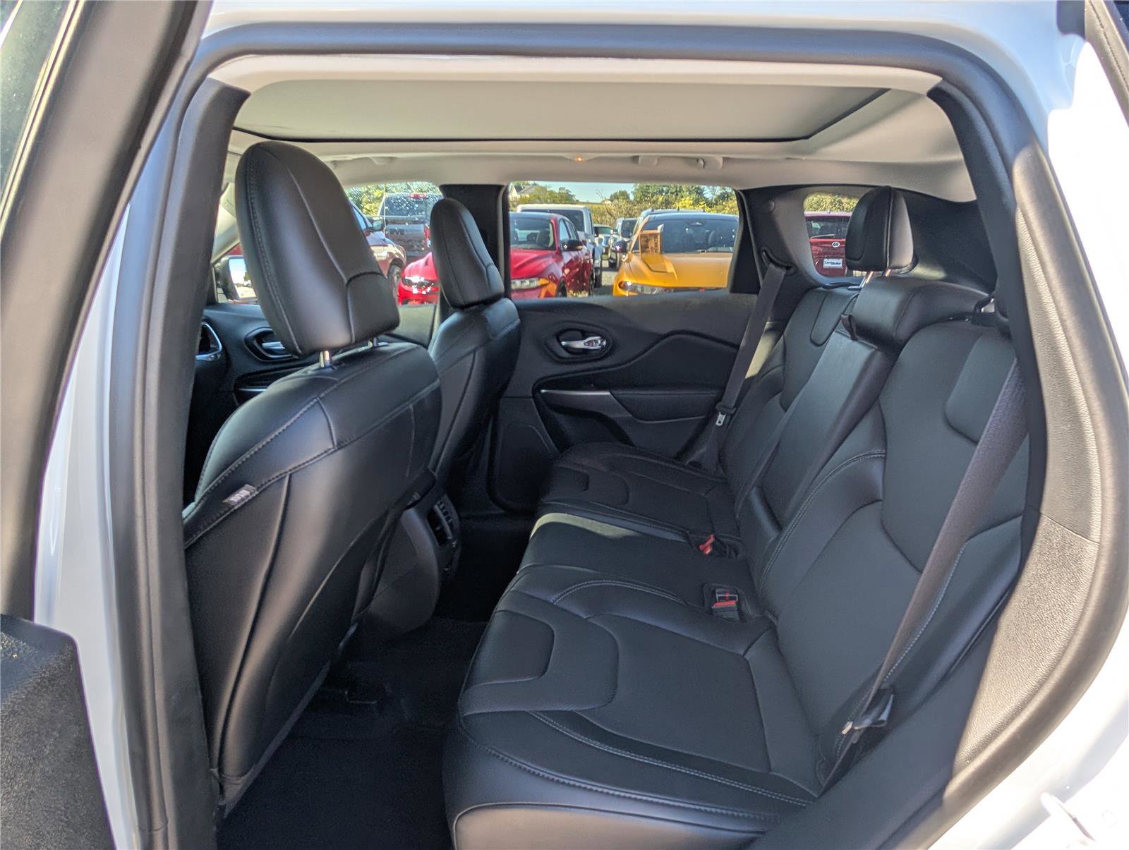 Used 2022 Jeep Cherokee Limited image 10