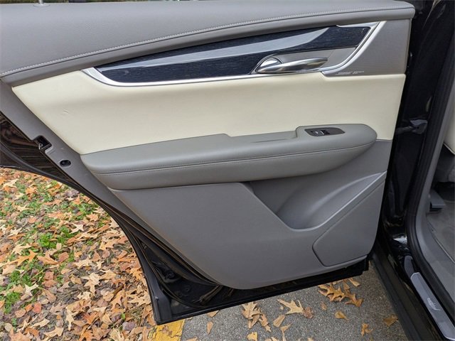 Used 2025 Cadillac XT6 Premium Luxury image 25