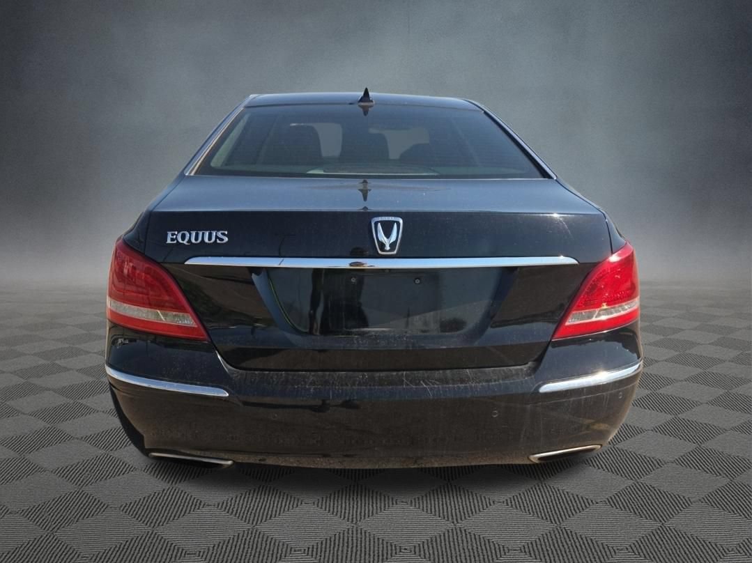 Used 2013 Hyundai Equus Signature RWD image 3