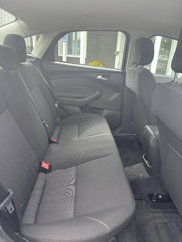 Used 2018 Ford Focus SE FWD image 7