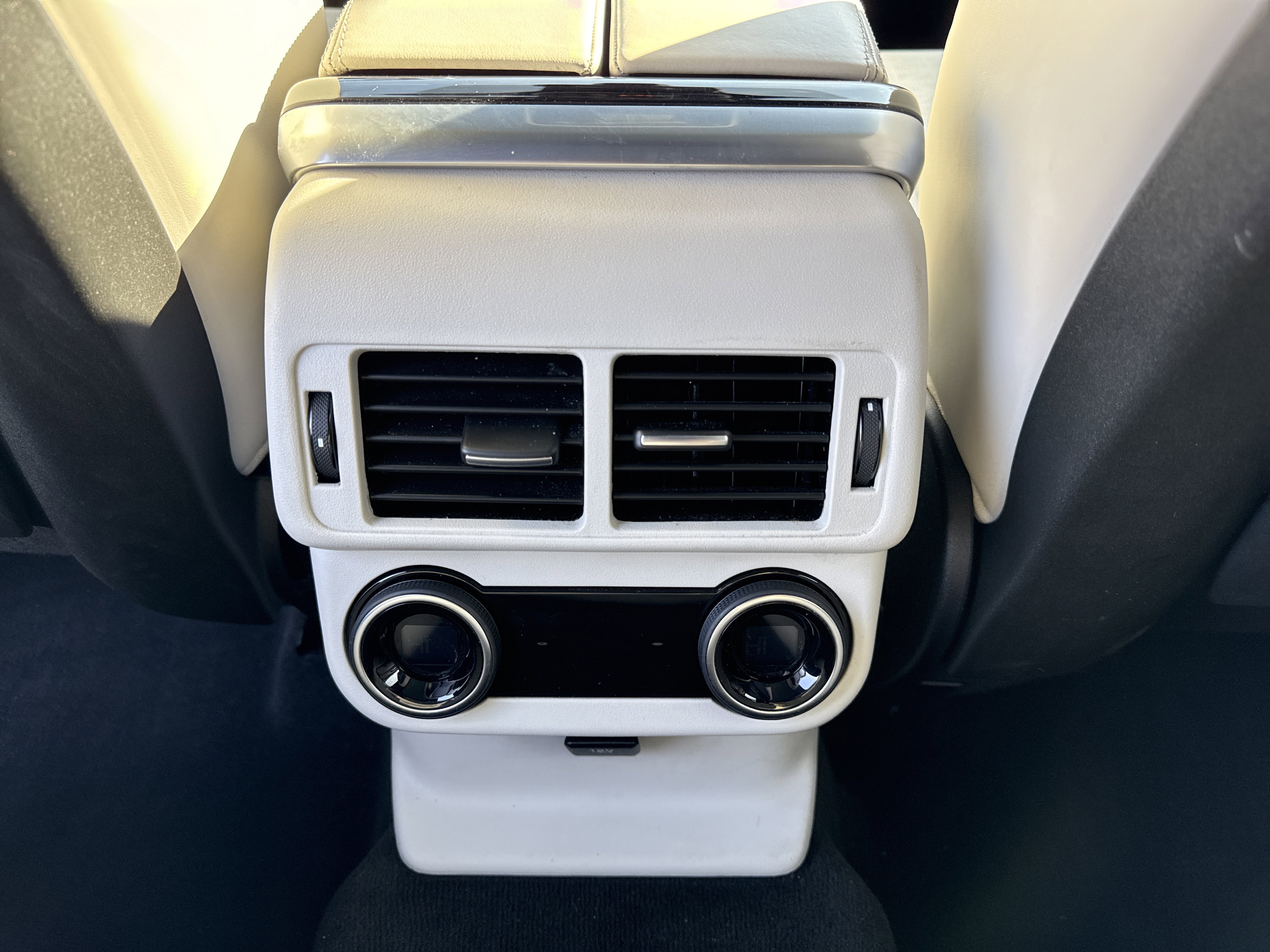 Used 2018 Land Rover Range Rover Velar R-Dynamic SE image 48