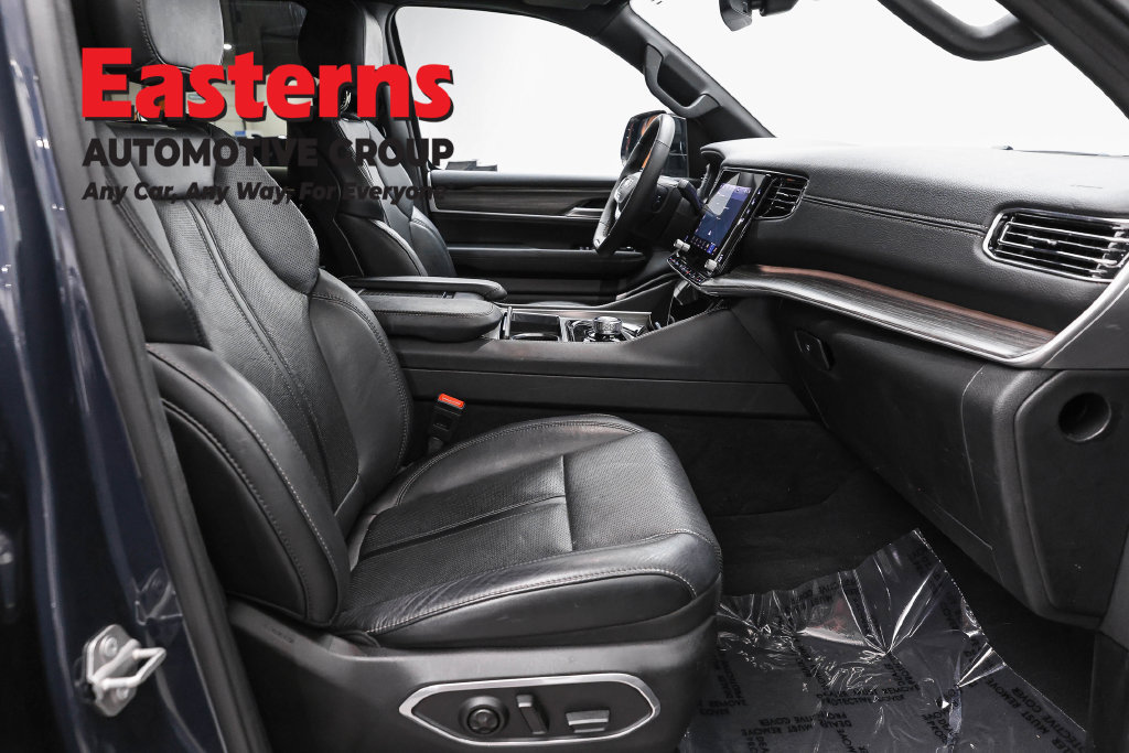 Used 2024 Jeep Wagoneer L Series II w/ Flexible Seating Group RWD image 29