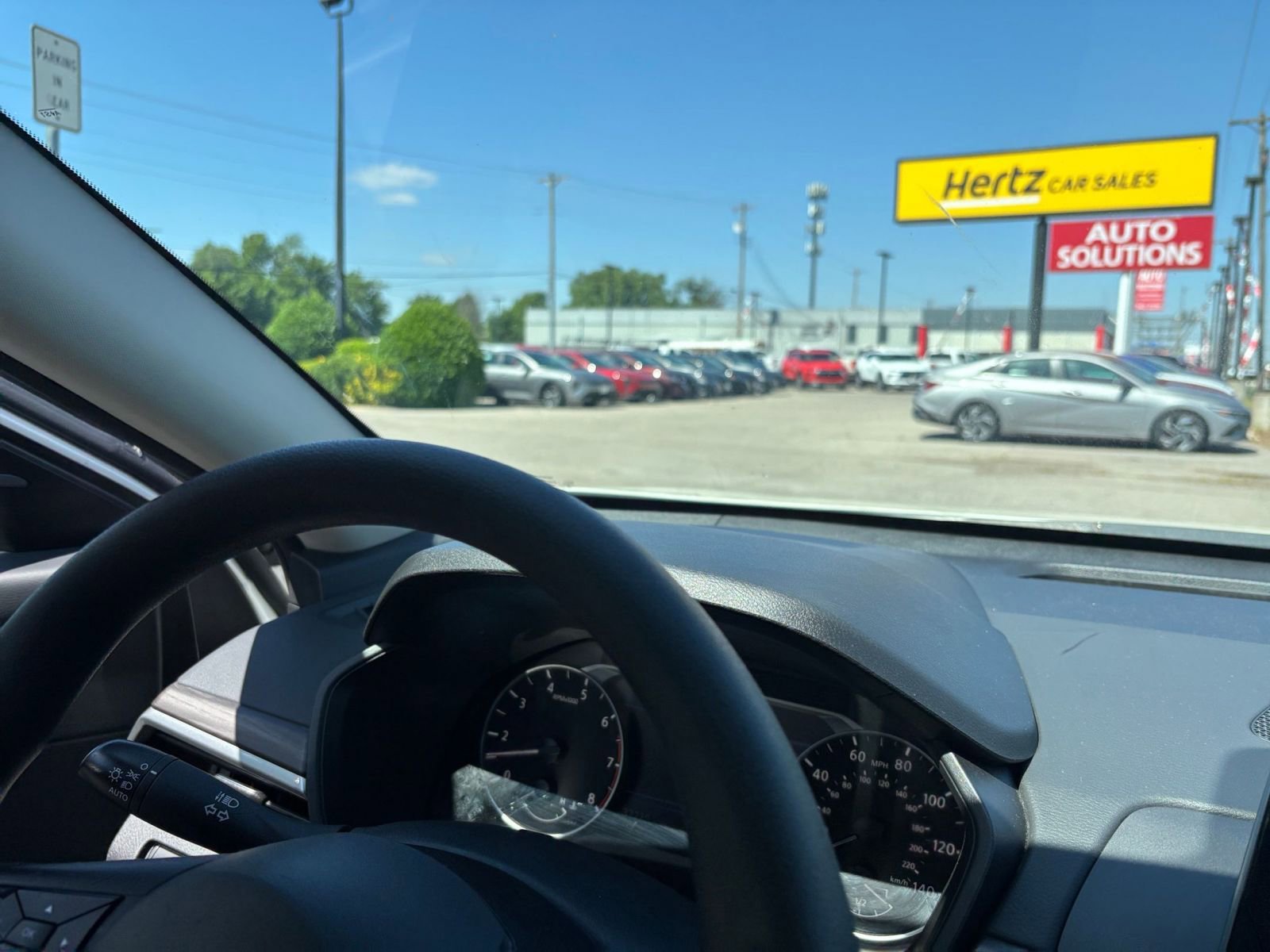 Used 2025 Nissan Altima 2.5 SV FWD image 34