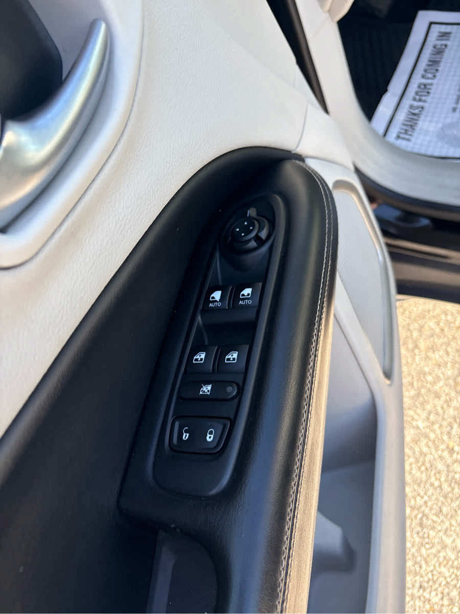 Used 2018 Jeep Compass Latitude w/ Popular Equipment Group AWD/4WD image 19