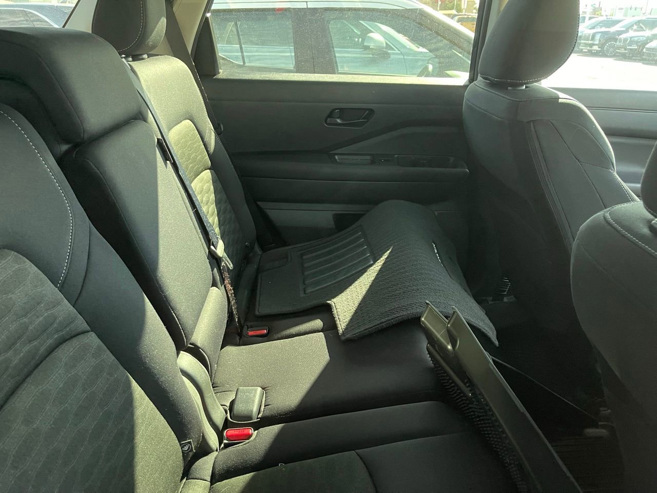 Used 2024 Nissan Pathfinder SV image 6