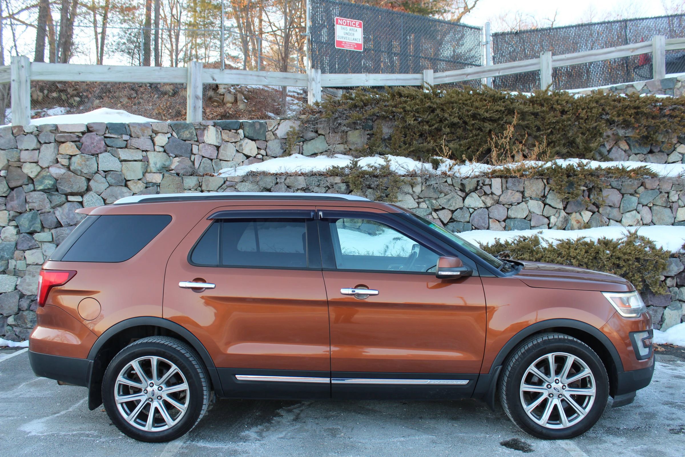 Used 2017 Ford Explorer Limited image 5