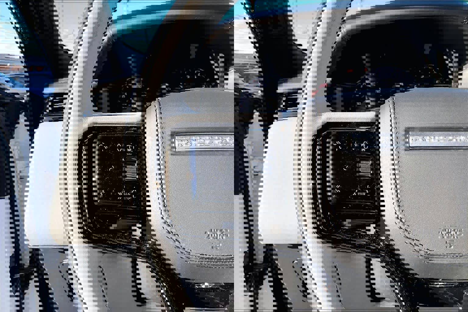 New 2026 Land Rover Range Rover Velar Dynamic SE image 17