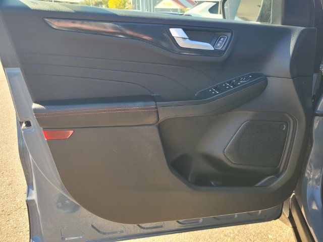 Used 2025 Ford Escape ST-Line FWD image 18