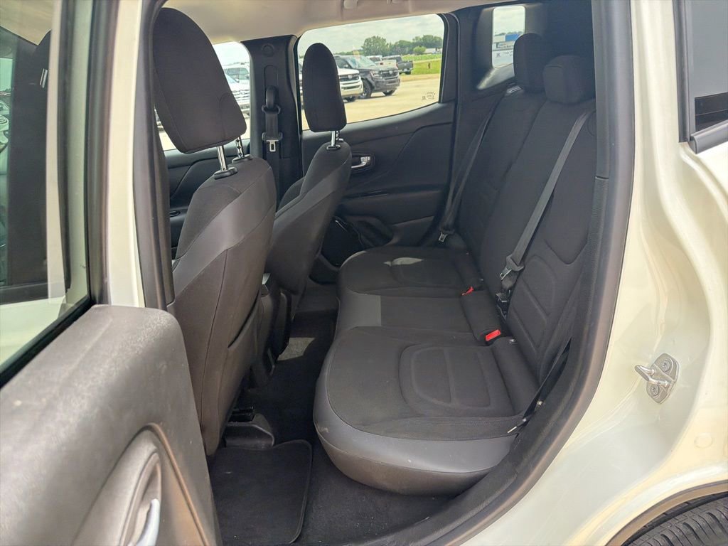 Used 2017 Jeep Renegade Altitude FWD image 19