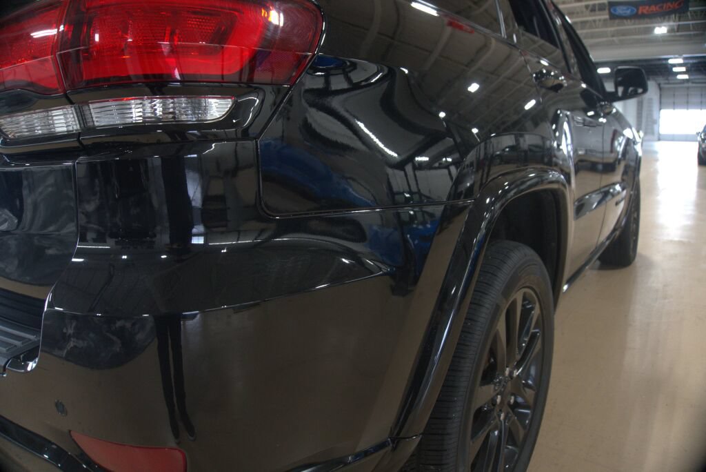 Used 2018 Jeep Grand Cherokee Altitude AWD/4WD image 23