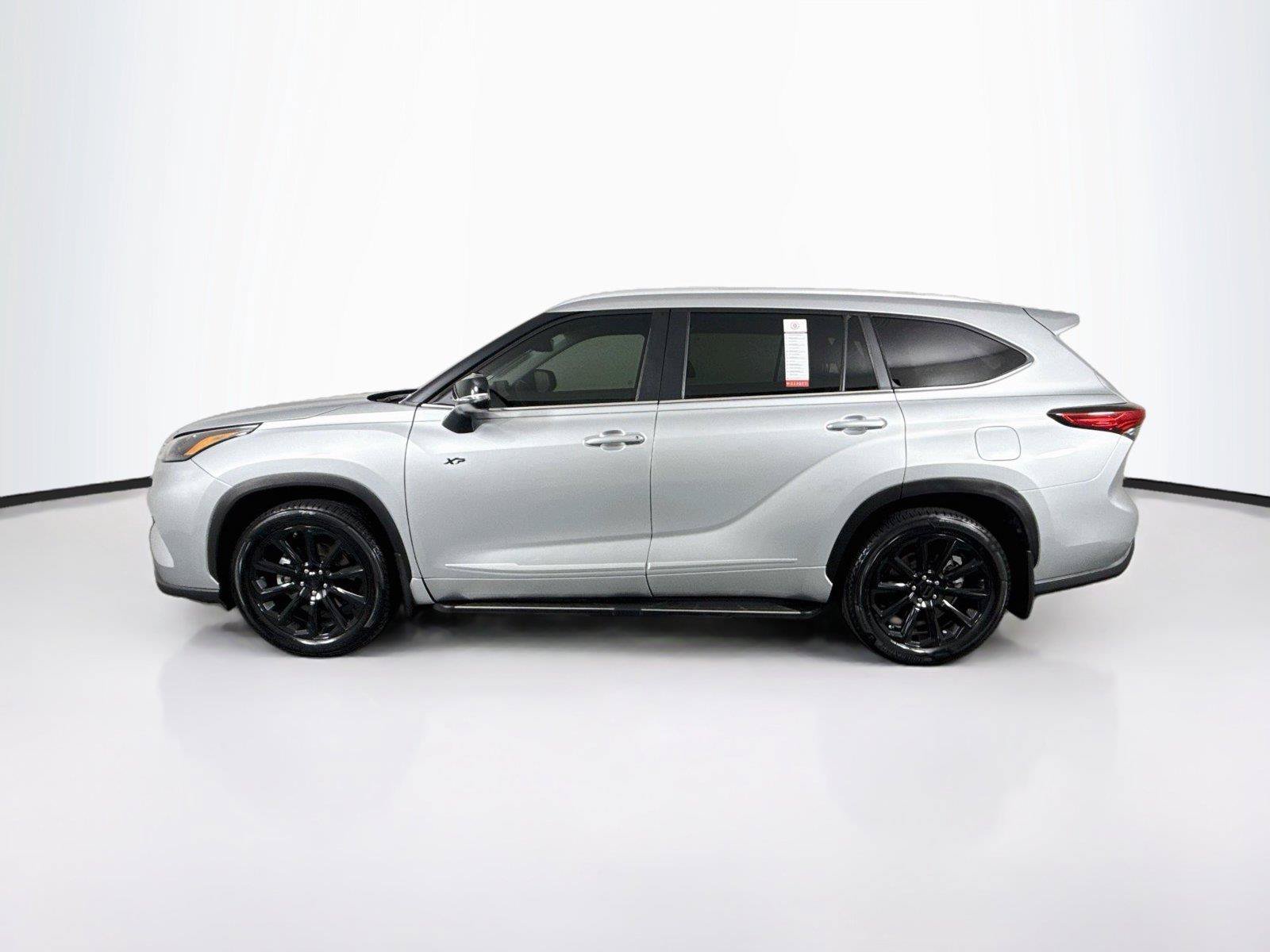 Used 2023 Toyota Highlander XLE FWD image 14