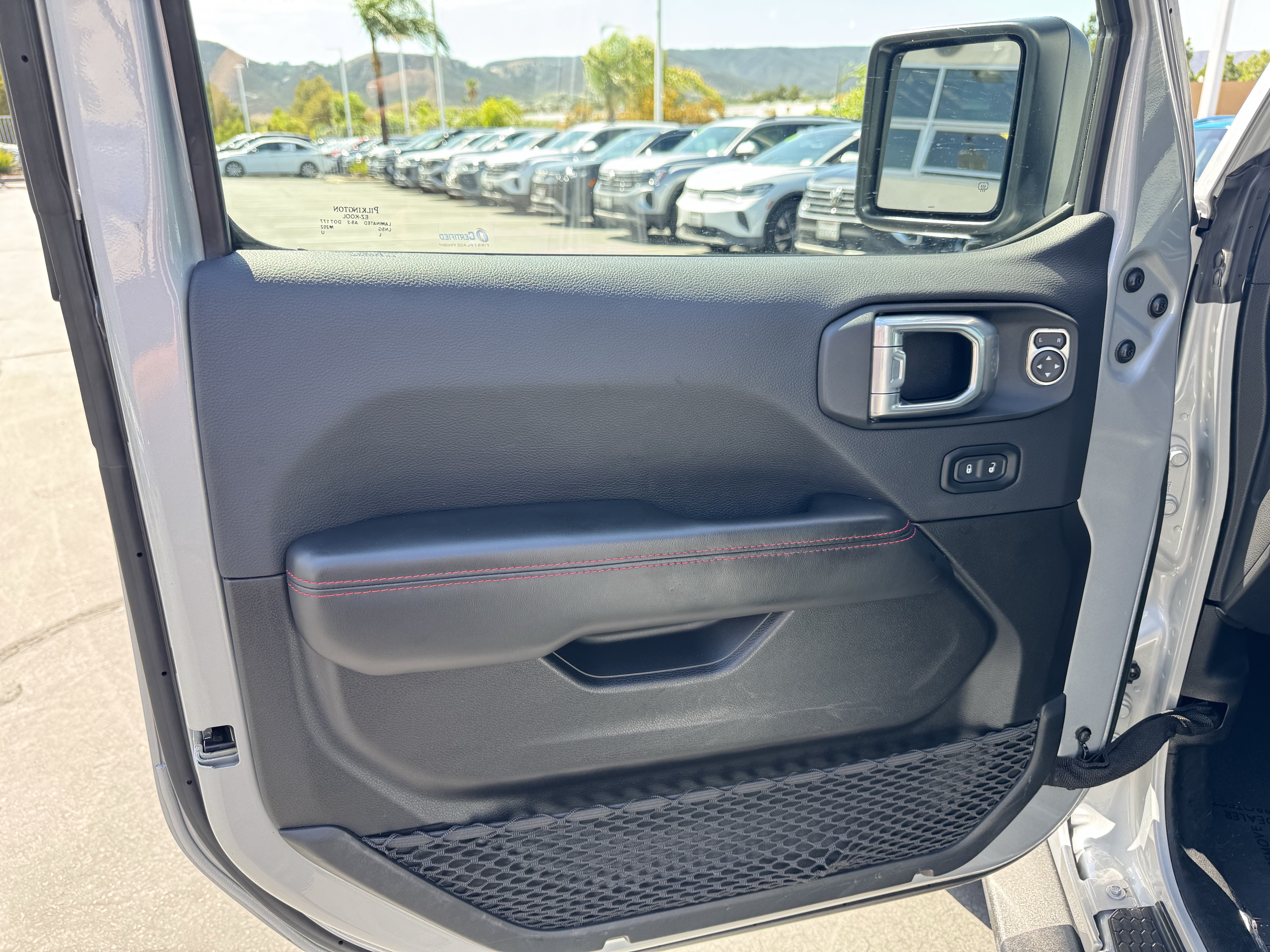 Used 2024 Jeep Wrangler Unlimited Rubicon AWD/4WD image 16