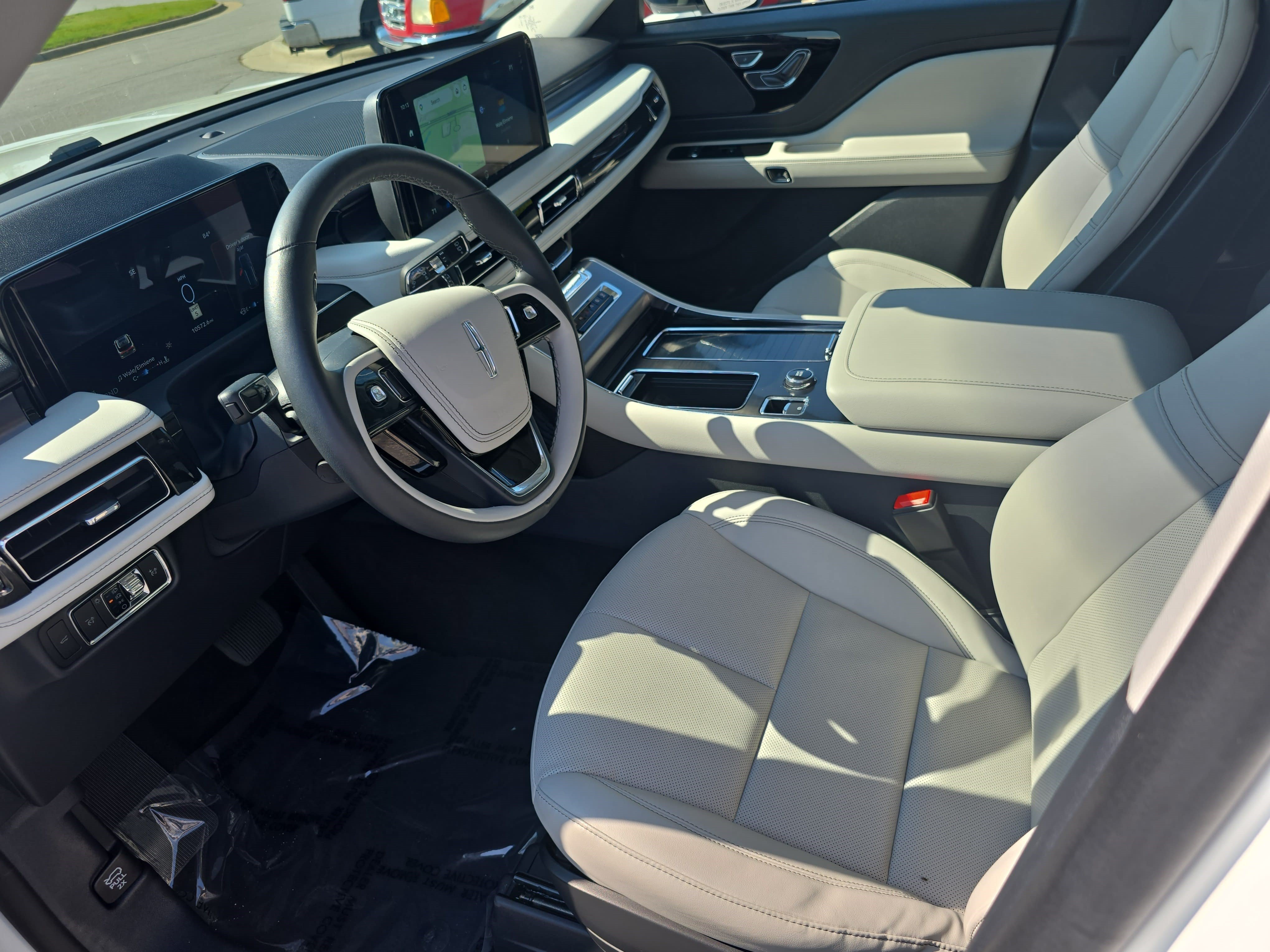 Used 2025 Lincoln Aviator 2WD image 15