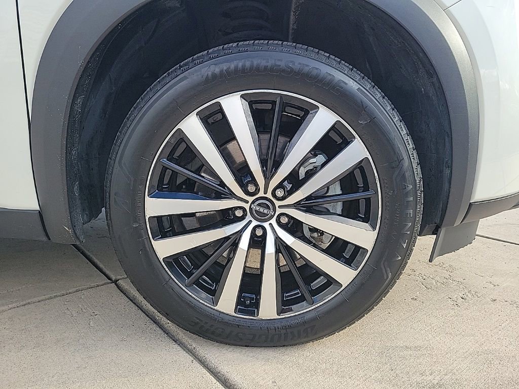 Used 2023 Nissan Pathfinder Platinum w/ Cargo Package image 7