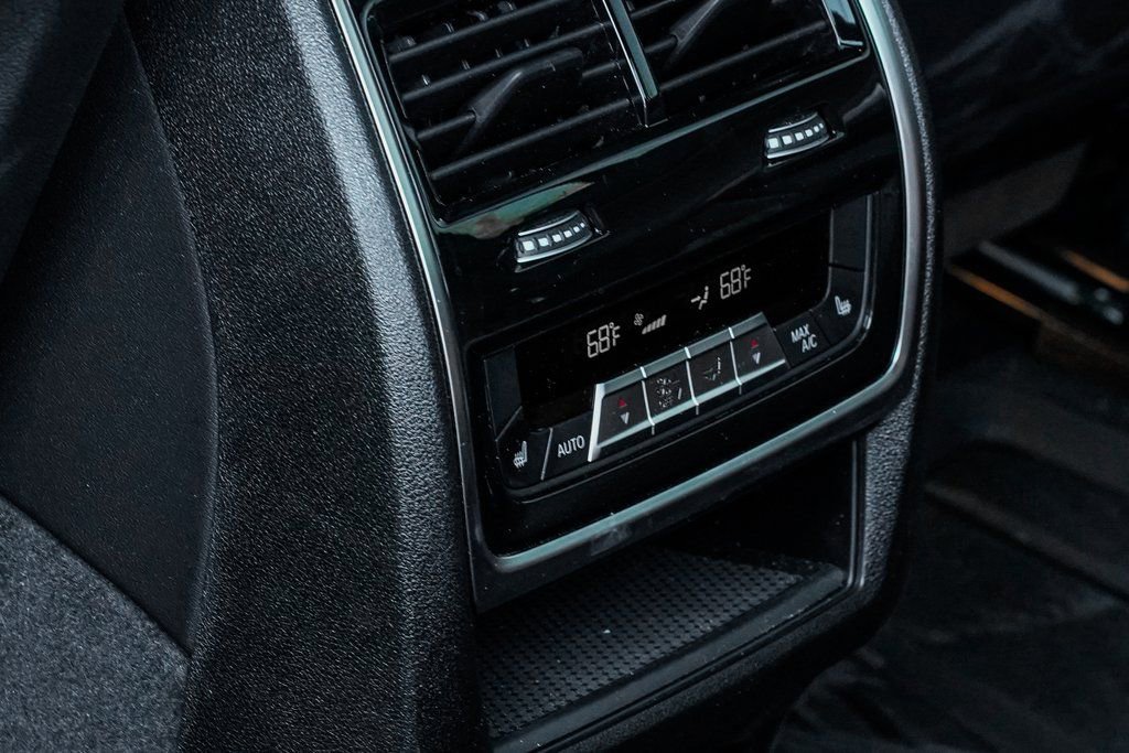Certified 2025 BMW X7 M60i AWD/4WD image 21