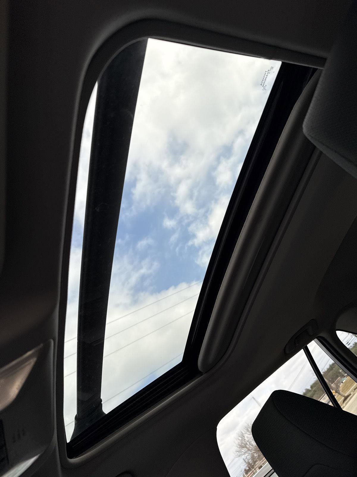 Used 2022 Toyota RAV4 XLE w/ Convenience Package image 16