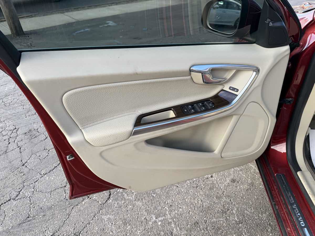 Used 2014 Volvo S60 T5 image 11