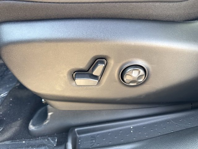 New 2026 Chrysler Voyager LX image 10