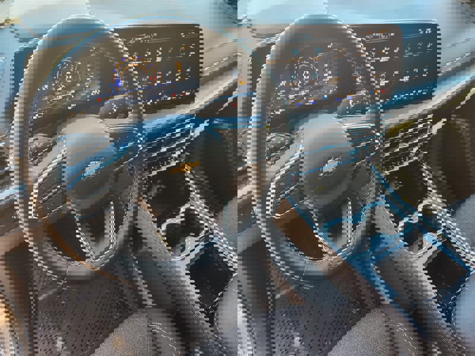 Used 2024 Chevrolet Traverse LS image 2