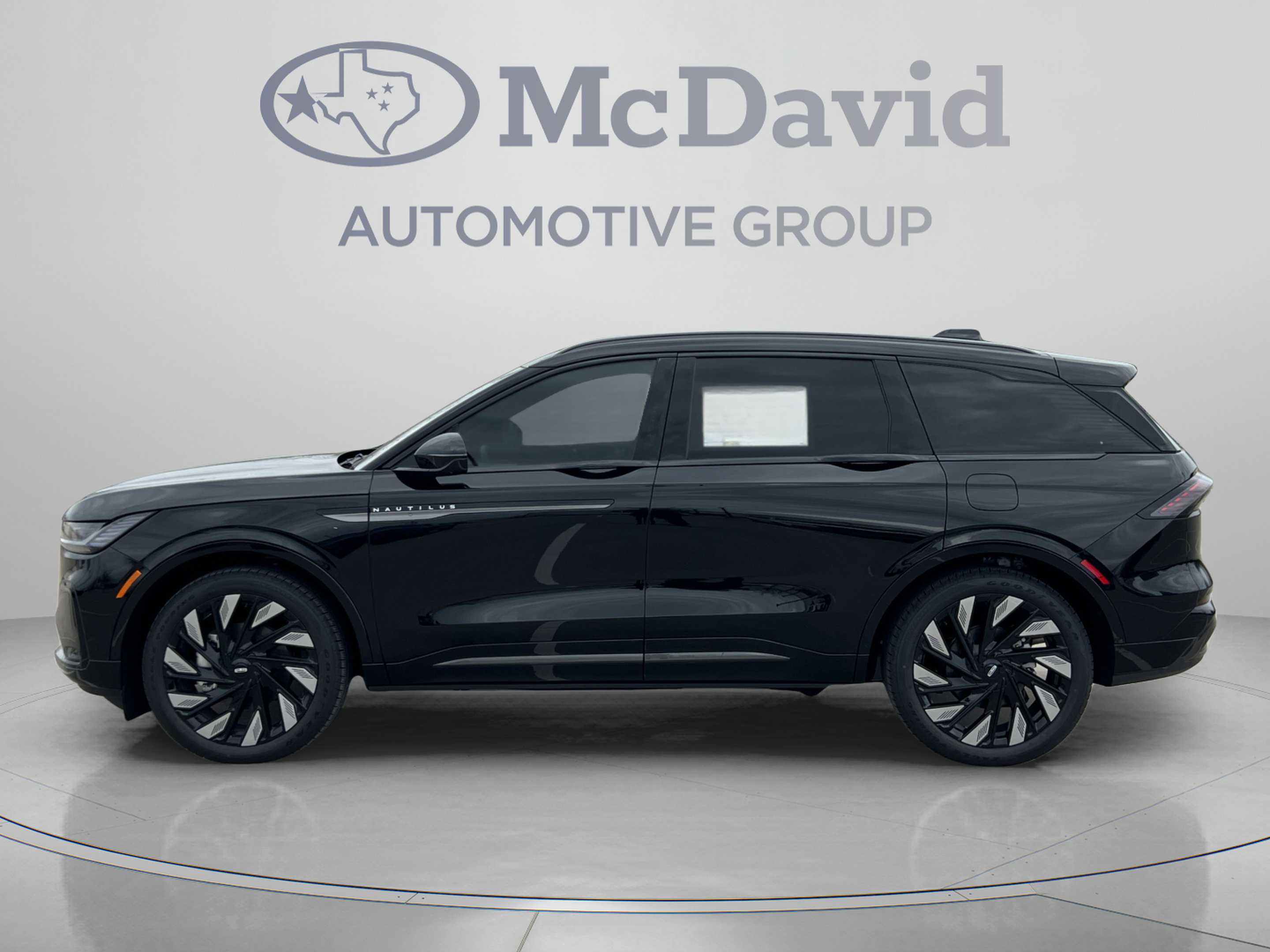 New 2026 Lincoln Nautilus Reserve w/ Jet Appearance Package AWD/4WD image 2