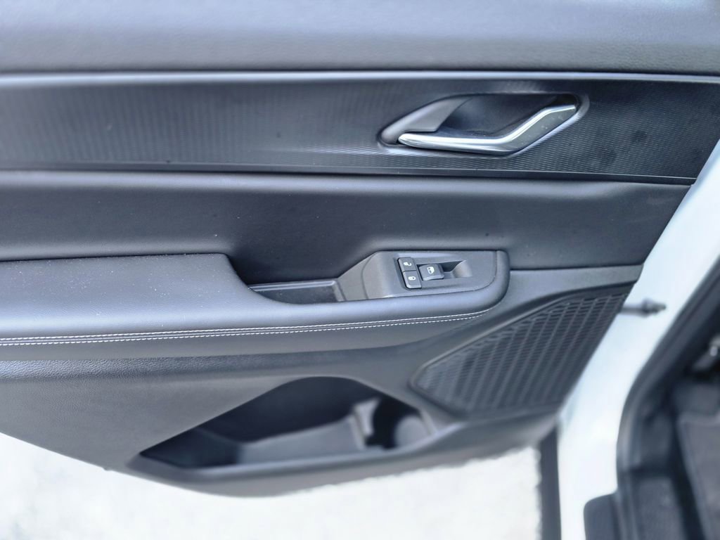 Used 2025 Jeep Grand Cherokee L Altitude image 11