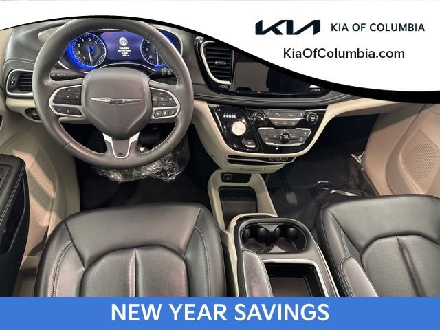 Used 2023 Chrysler Pacifica Touring-L image 22
