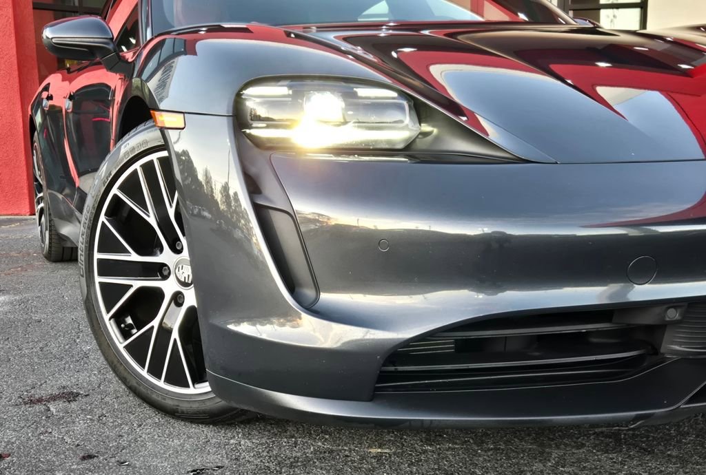 Used 2022 Porsche Taycan image 11