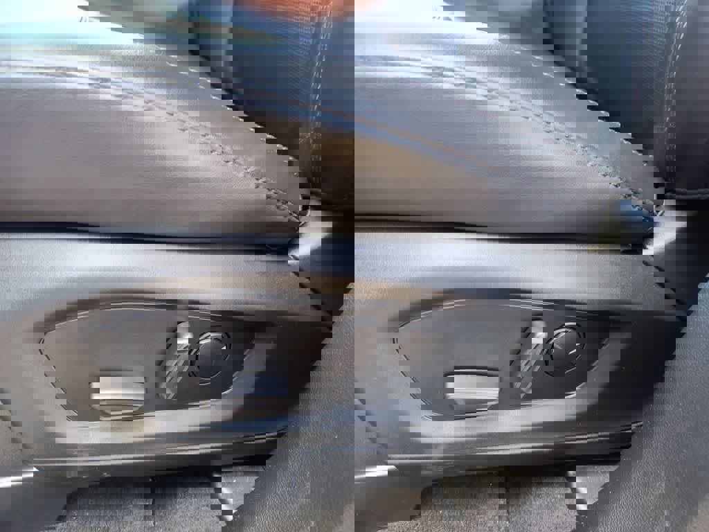 Used 2022 Ford Explorer Platinum w/ Equipment Group 601A image 12