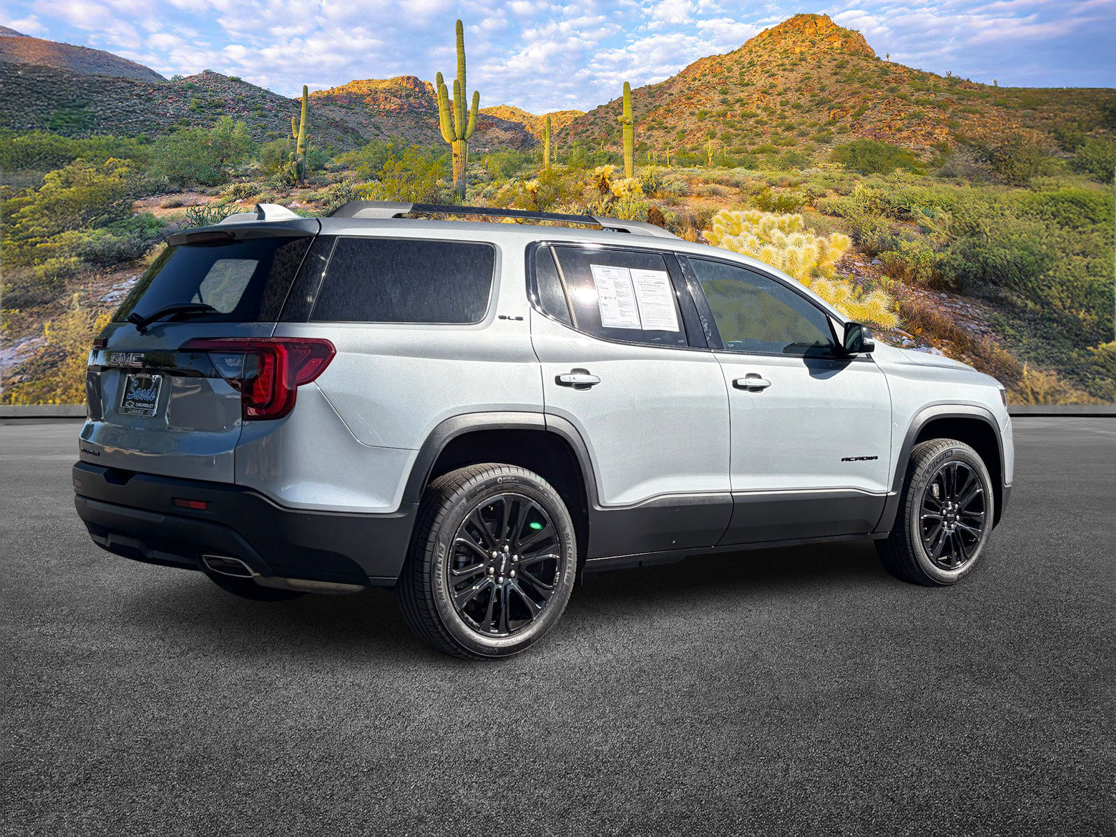 Used 2023 GMC Acadia SLE w/ Driver Convenience Package FWD image 4