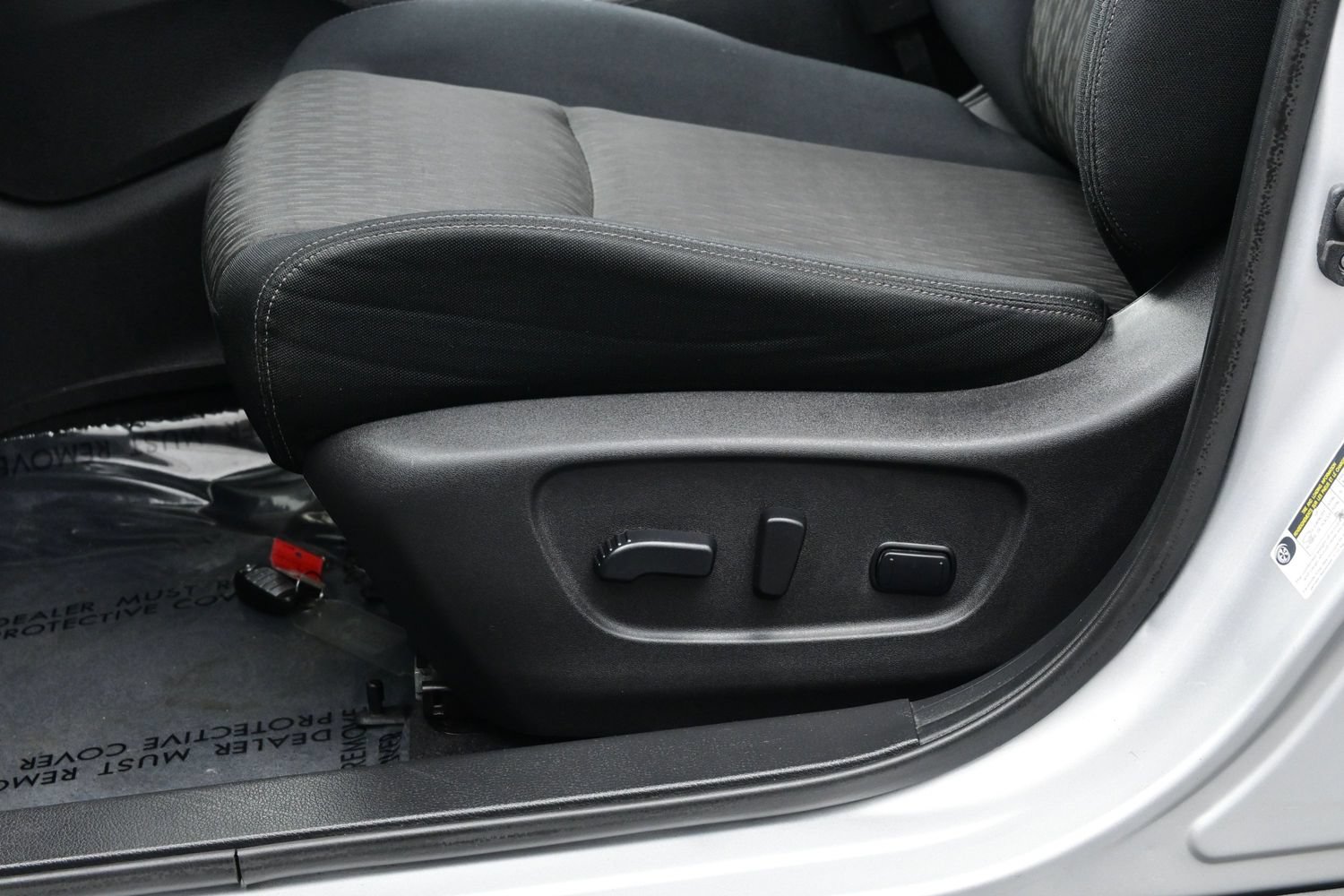 Used 2018 Nissan Rogue SV FWD image 11