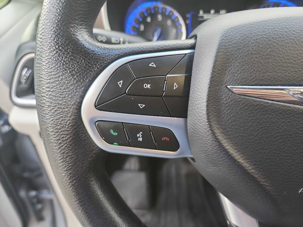Used 2020 Chrysler Voyager Lxi image 14