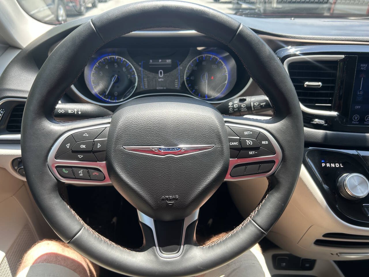 Used 2017 Chrysler Pacifica Touring-L FWD image 15
