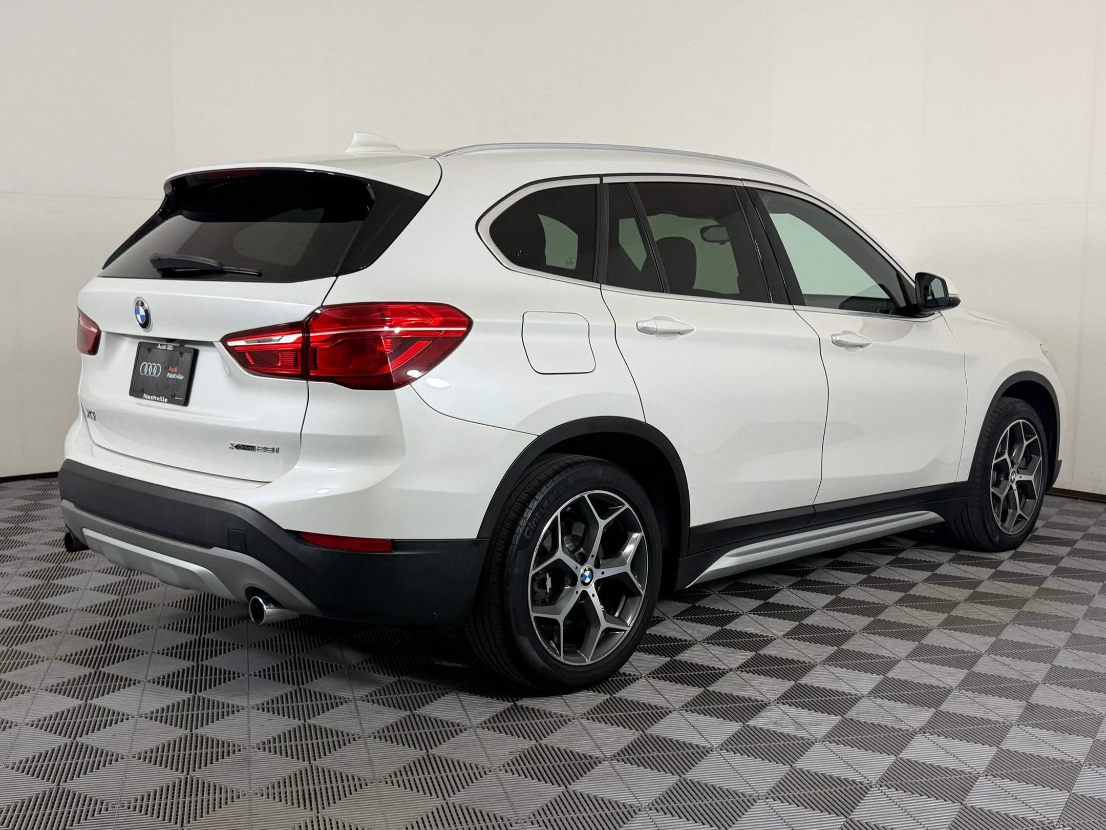 Used 2018 BMW X1 xDrive28i w/ Convenience Package image 9