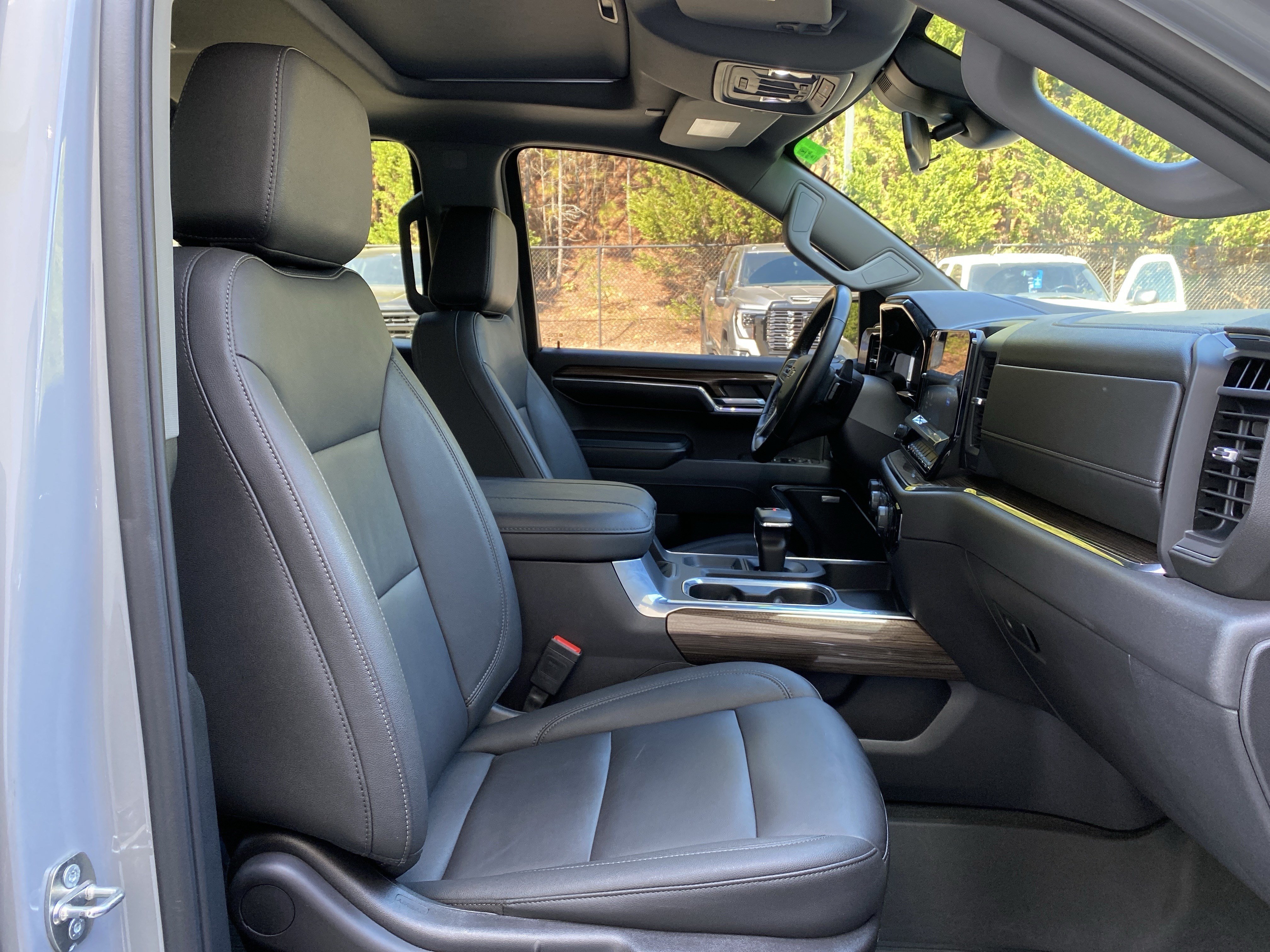 Used 2024 Chevrolet Silverado 1500 LT Trail Boss w/ Convenience Package II AWD/4WD image 38