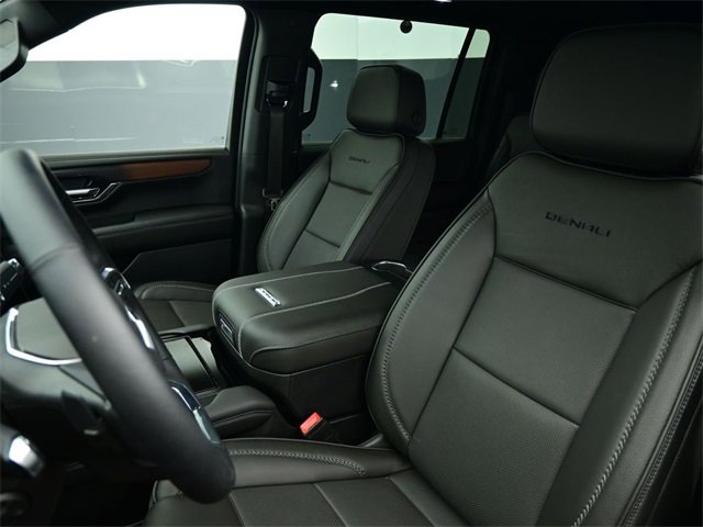 Used 2025 GMC Yukon XL Denali w/ Sun & Power Step Package image 15