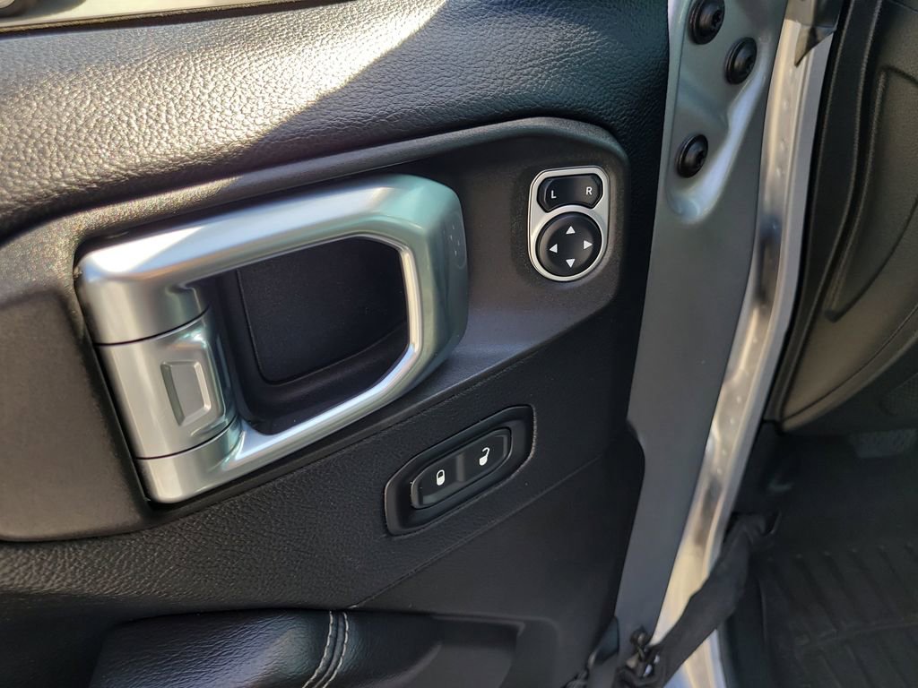 Used 2019 Jeep Wrangler Unlimited Sahara image 14