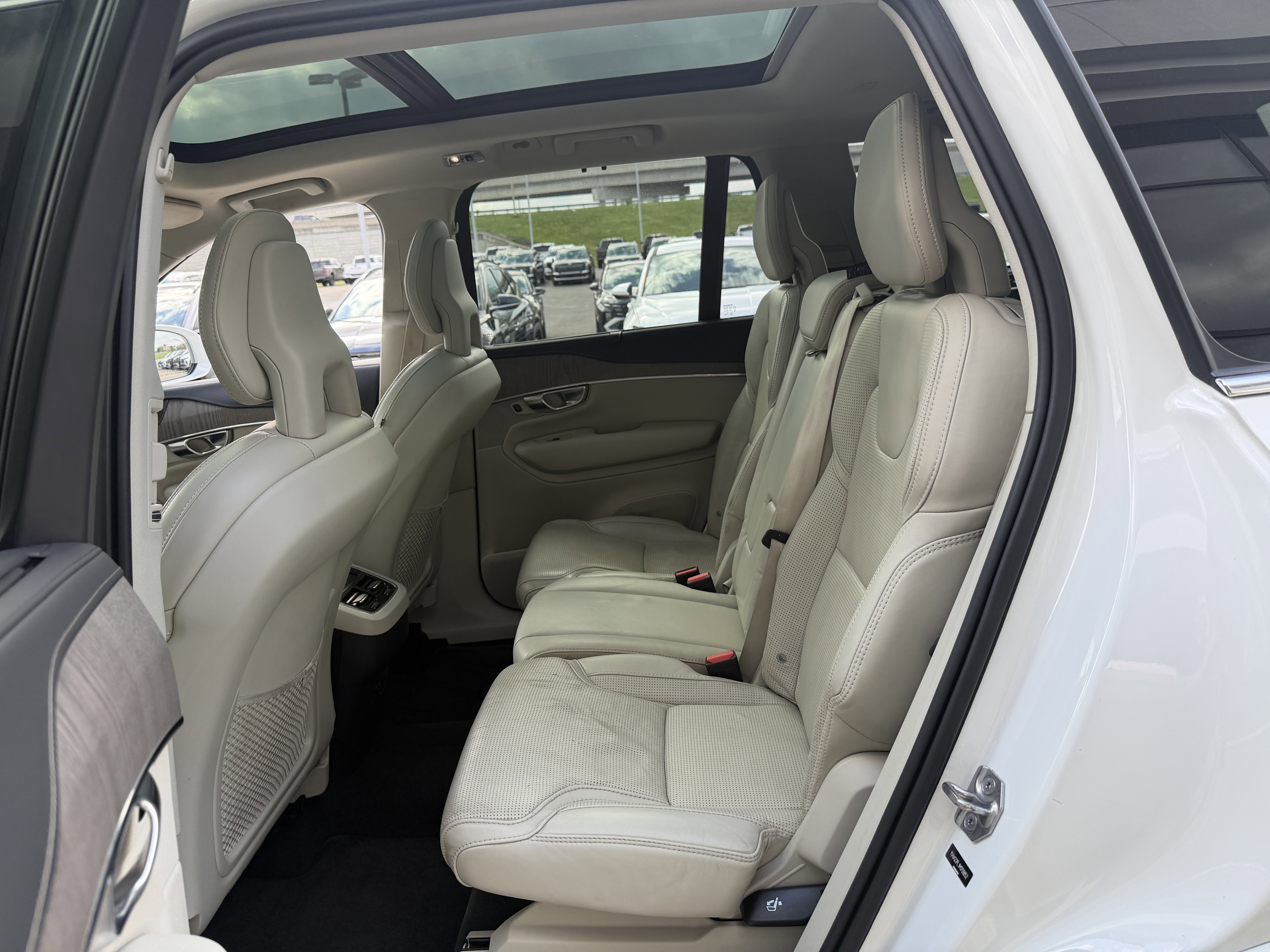 Used 2021 Volvo XC90 T6 Inscription w/ Advanced Package AWD/4WD image 28