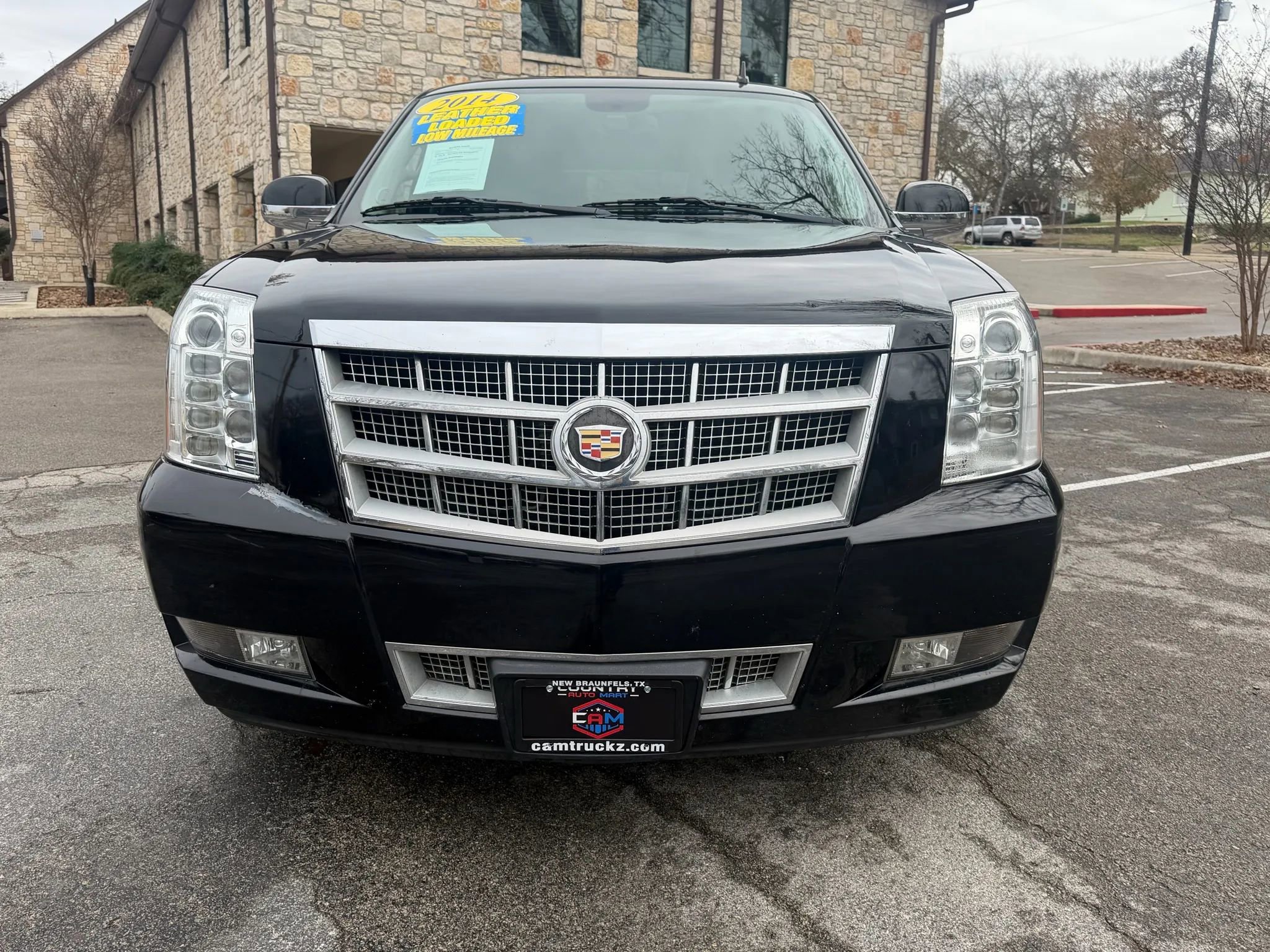 Used 2014 Cadillac Escalade Platinum image 2