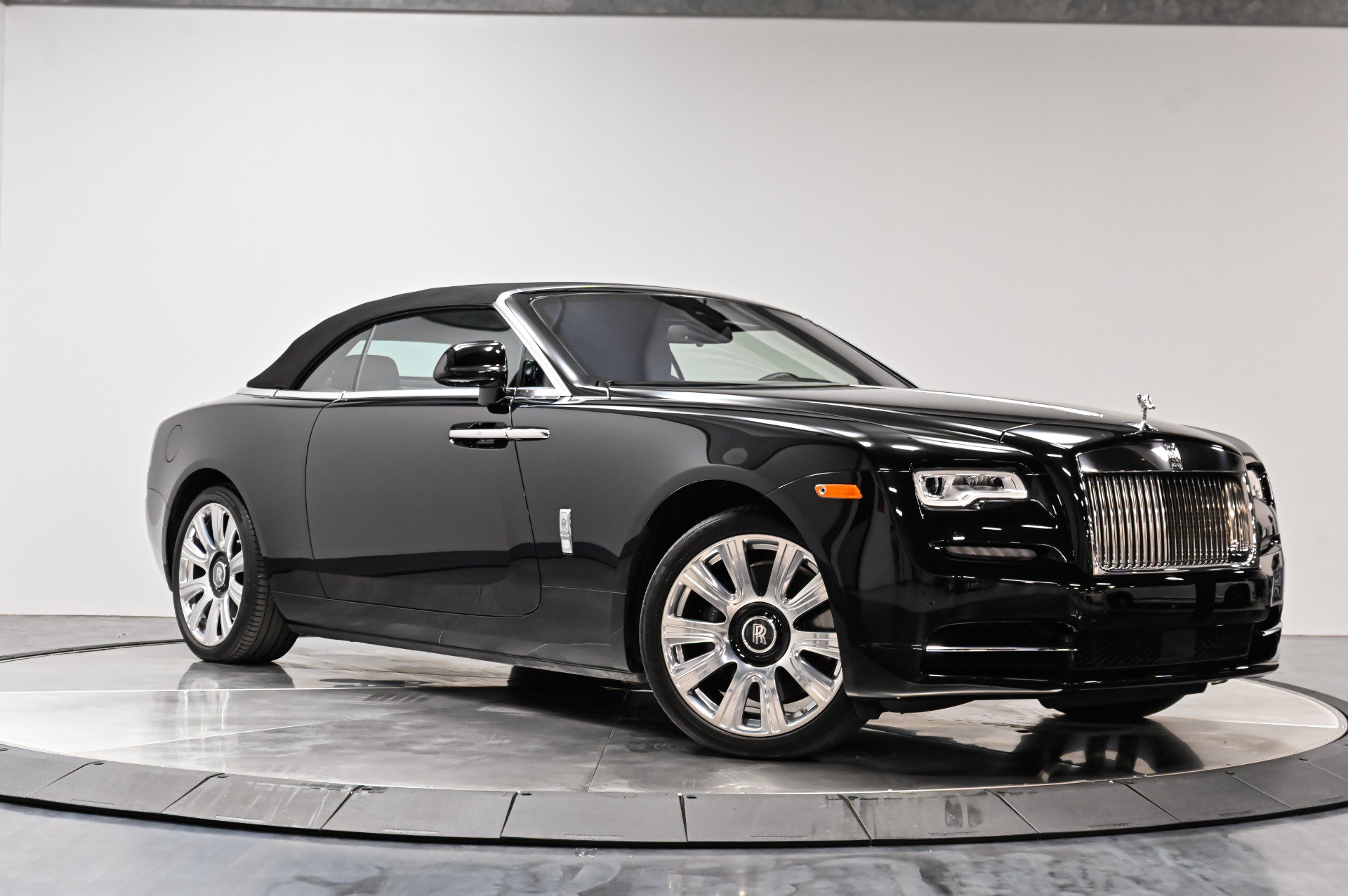 Used 2017 Rolls-Royce Dawn RWD image 42