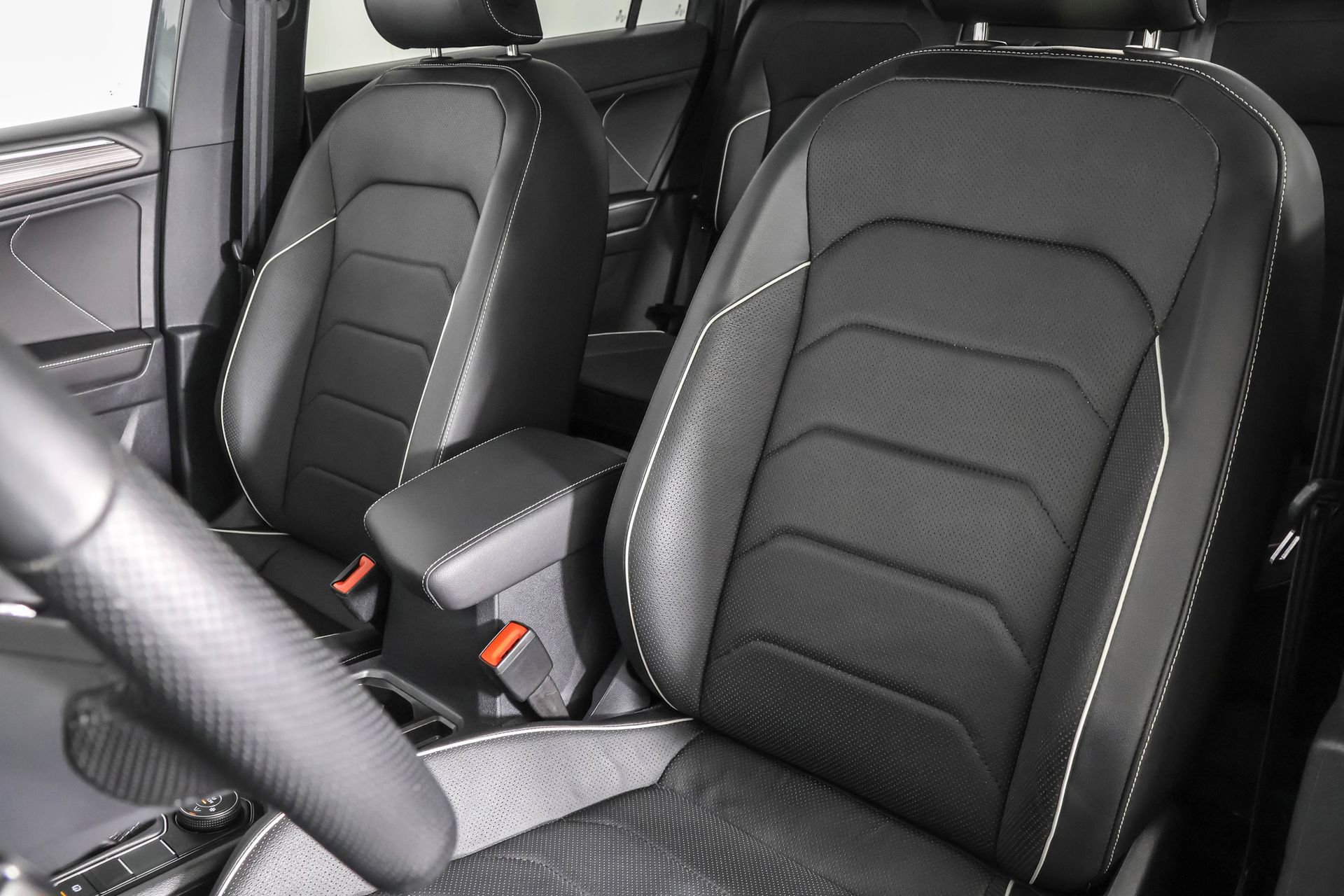 Used 2024 Volkswagen Tiguan SEL R-Line image 26