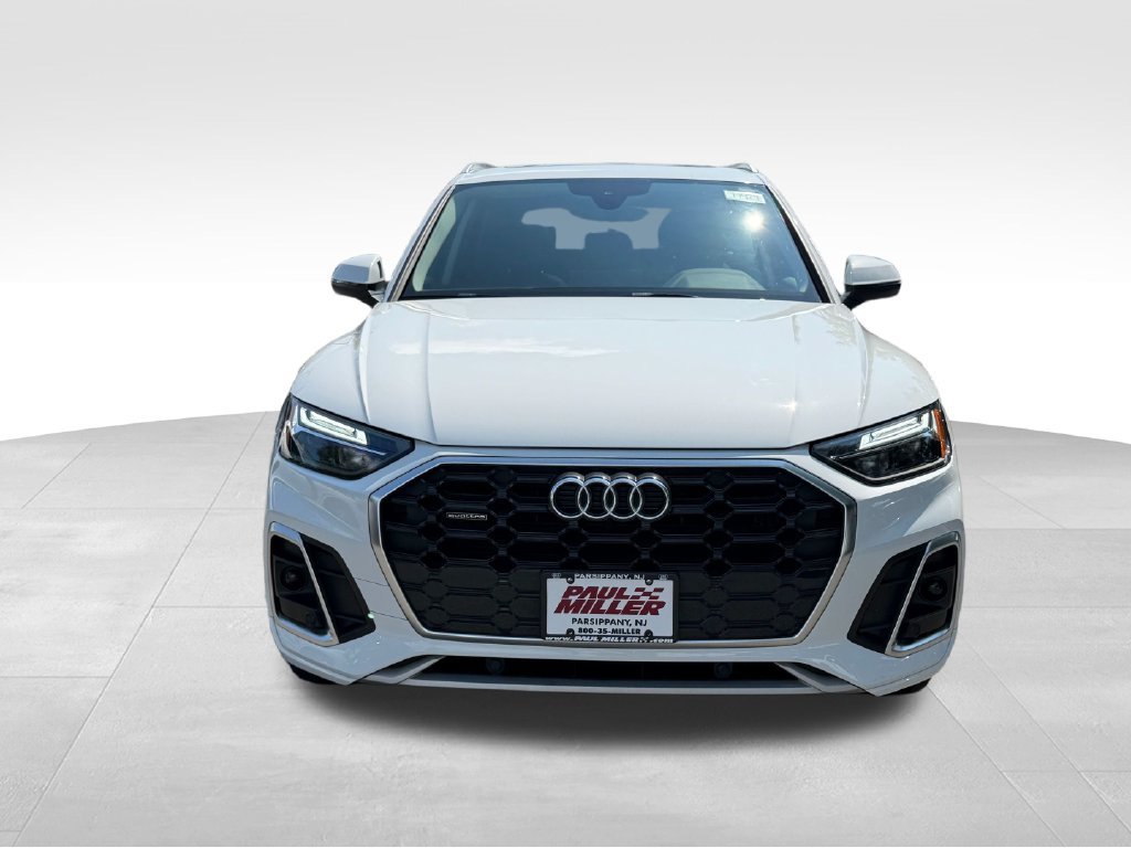Used 2023 Audi Q5 2.0T Premium w/ Convenience Package AWD/4WD image 2