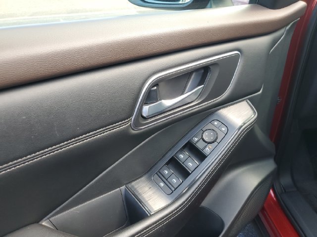 Used 2021 Nissan Rogue SV w/ Premium Package FWD image 12