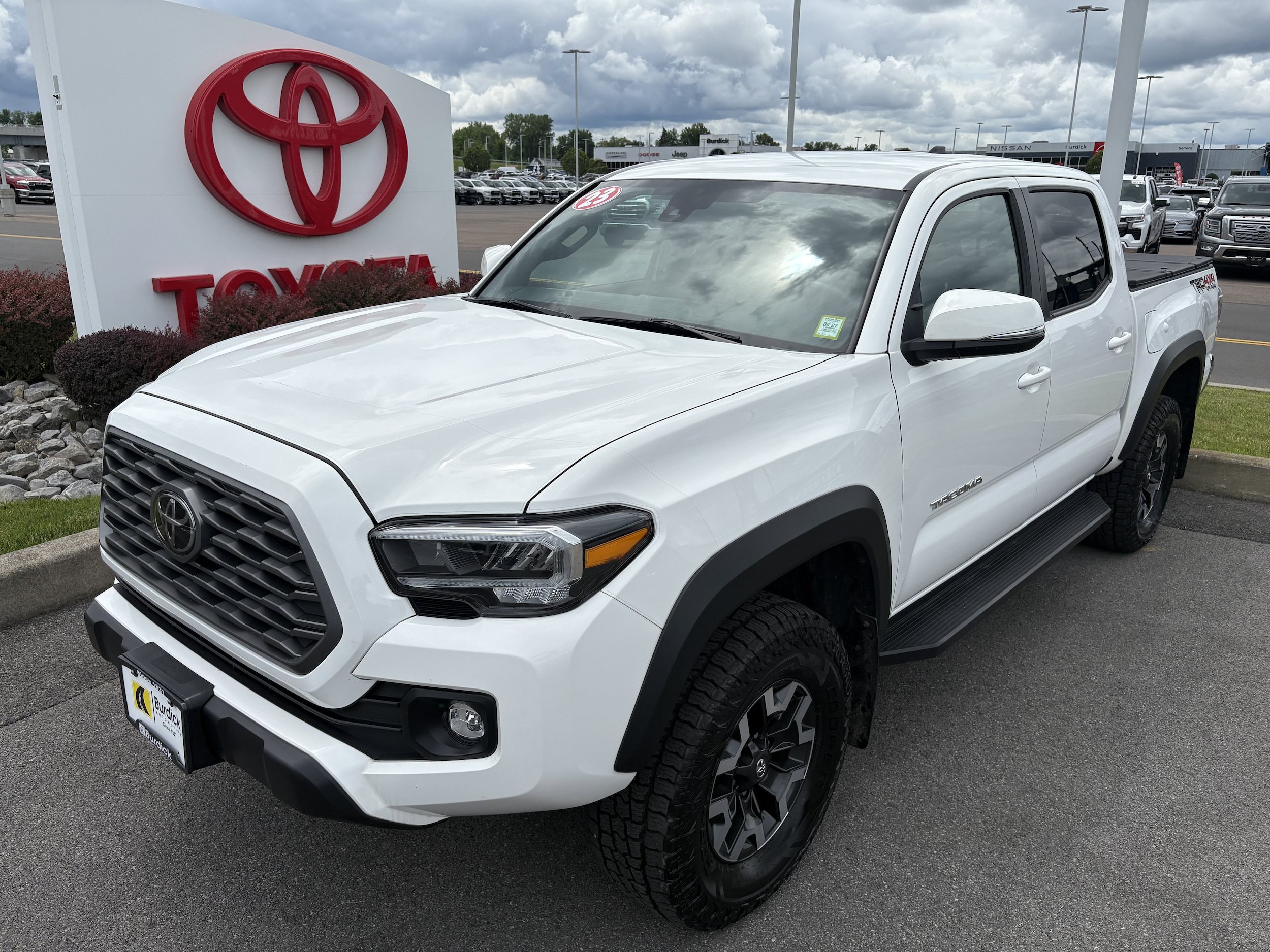 Used 2023 Toyota Tacoma TRD Off-Road AWD/4WD image 10