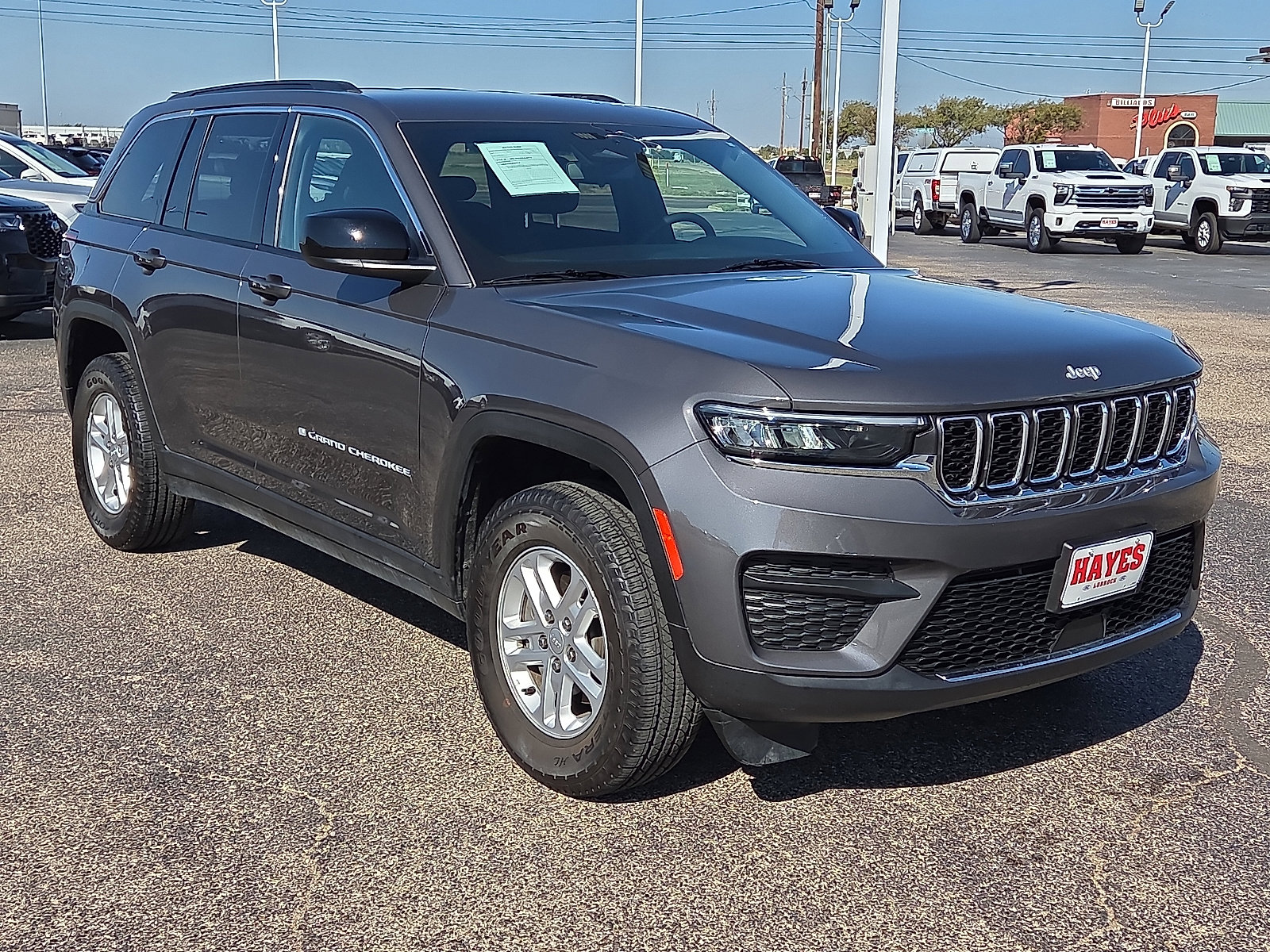 Used 2024 Jeep Grand Cherokee Laredo image 5