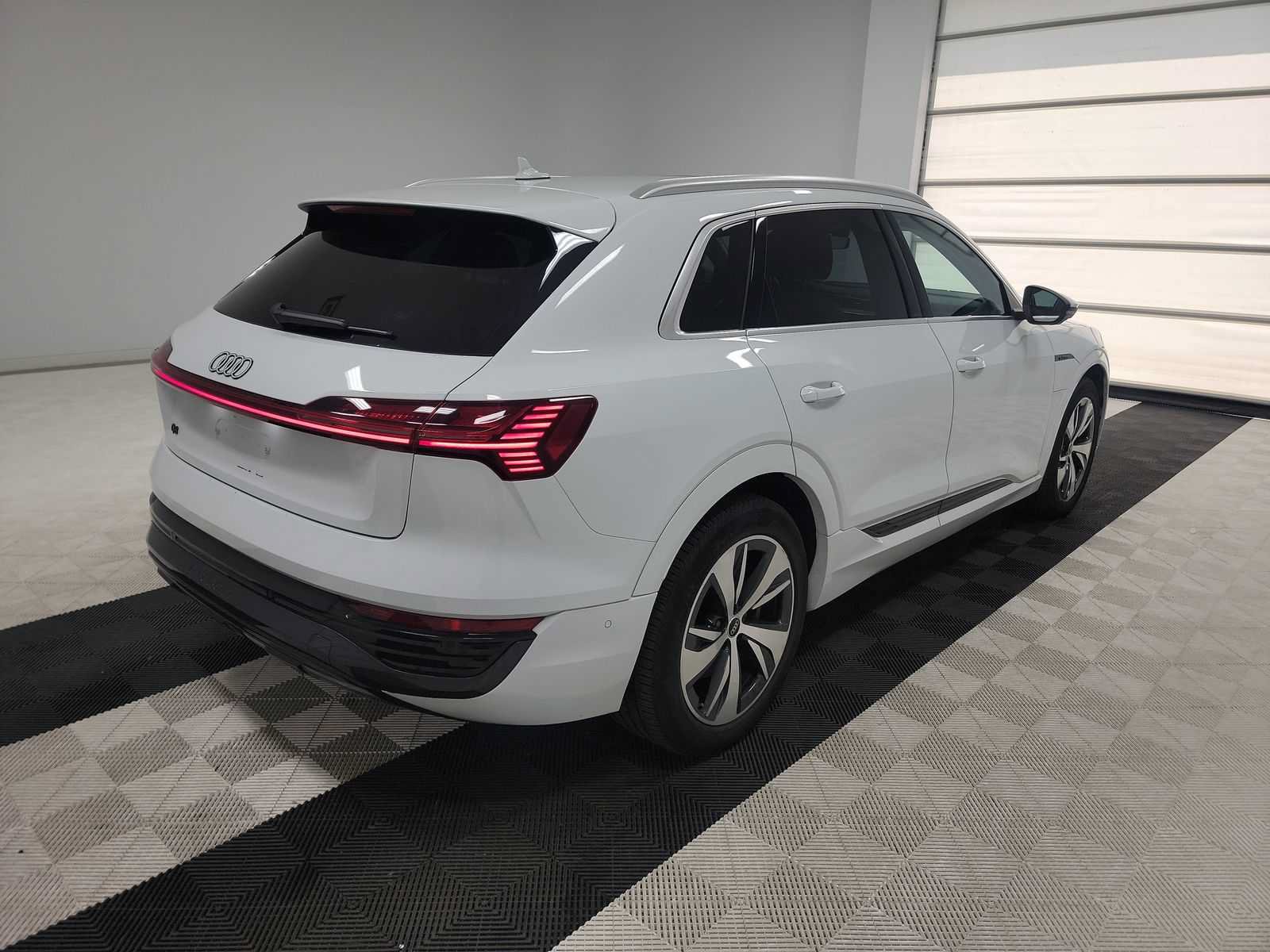 Used 2024 Audi Q8 e-tron Premium Plus w/ Premium Plus Package AWD/4WD image 9