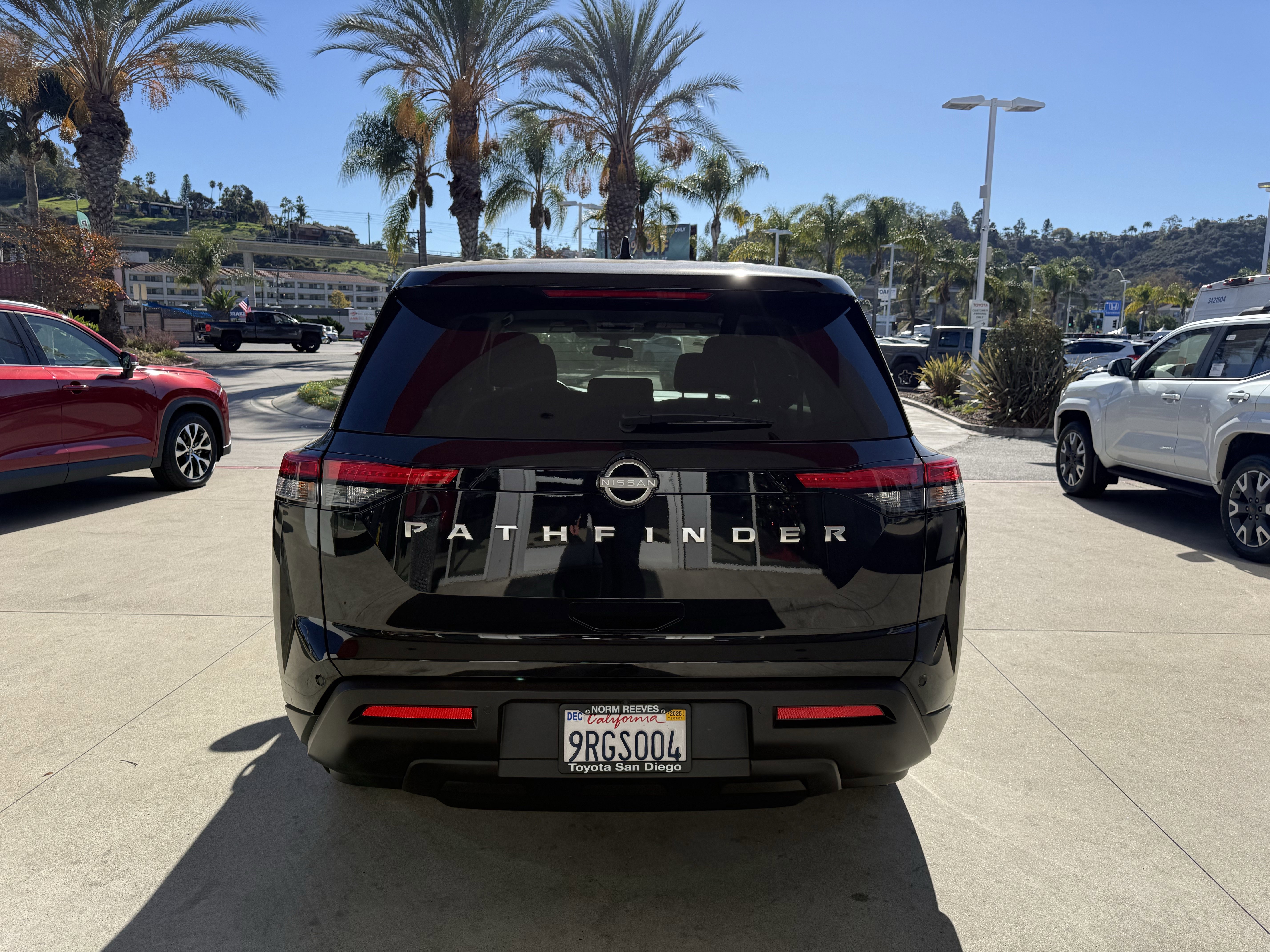 Used 2024 Nissan Pathfinder S image 24