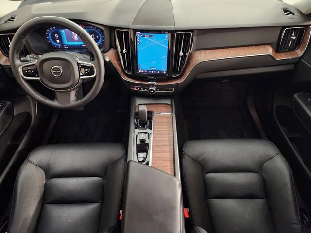 Used 2023 Volvo XC60 B5 Plus image 4