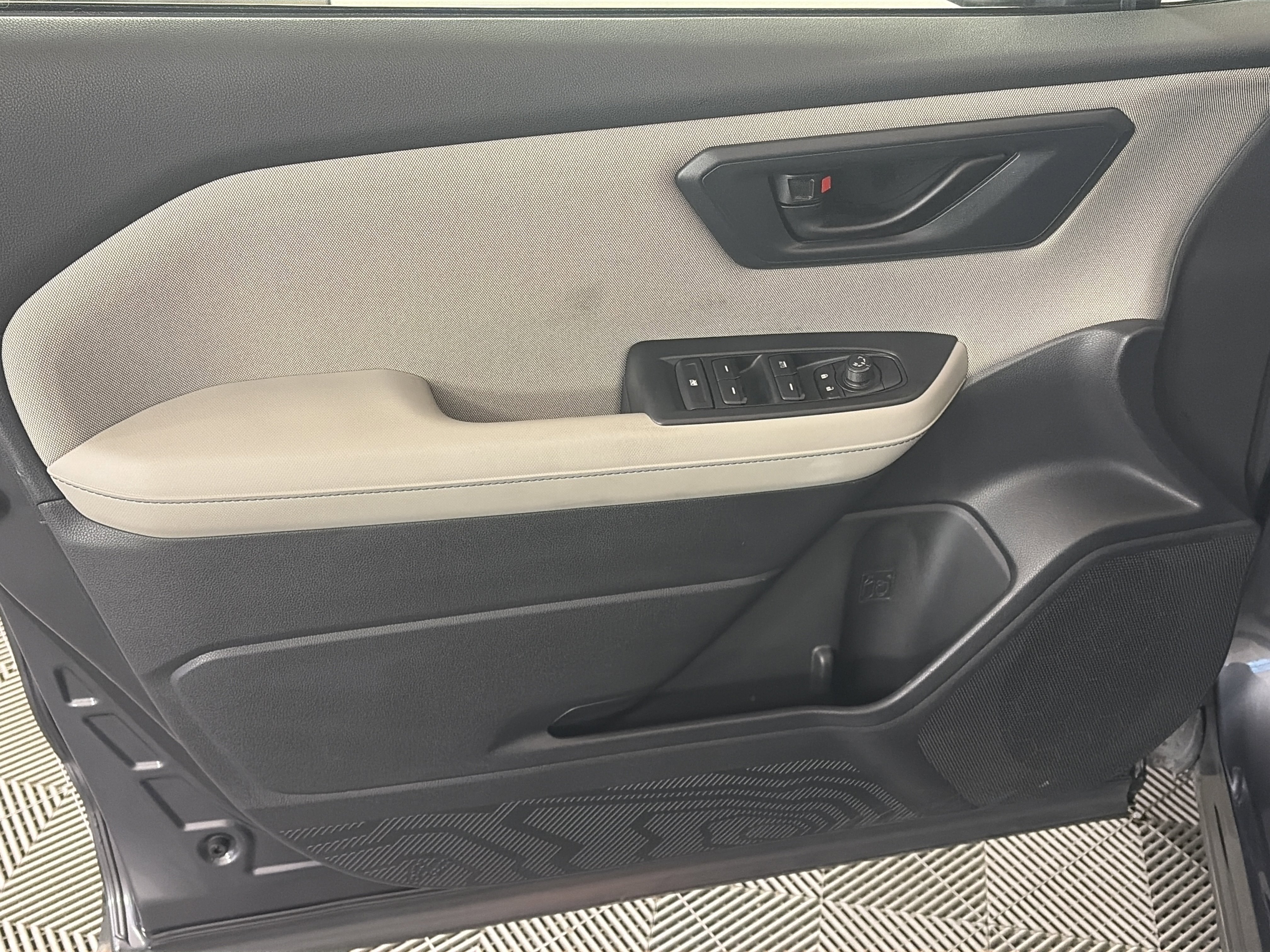 Used 2025 Subaru Forester w/ Convenience Package #1 image 13