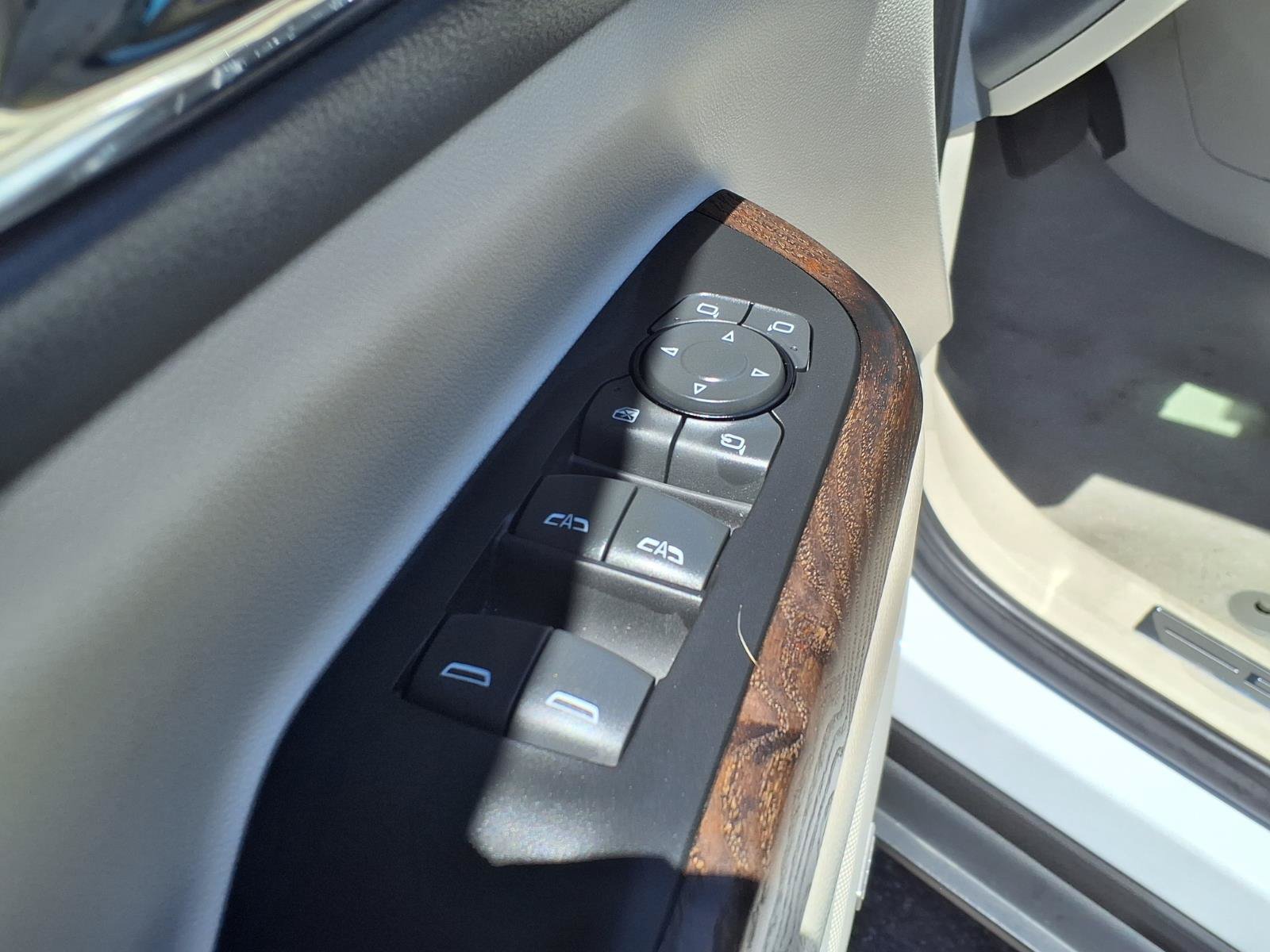Used 2023 GMC Acadia Denali w/ Denali Technology Package FWD image 21