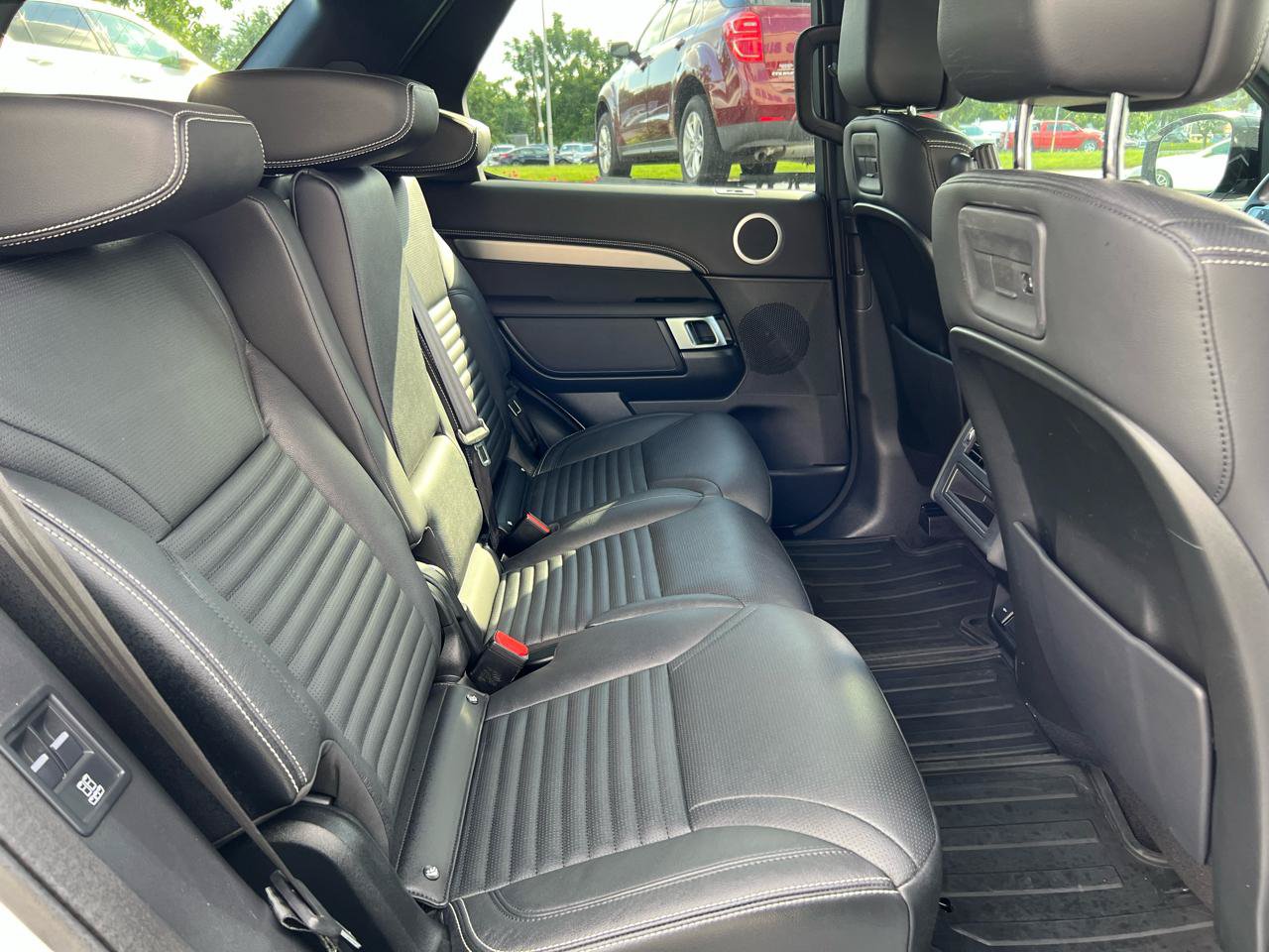 Used 2022 Land Rover Discovery S R-Dynamic AWD/4WD image 14